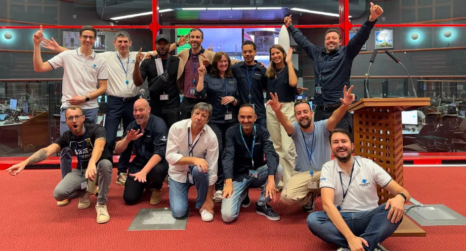 arianespace-team-launch-operations-control-room-group-photo (1).webp